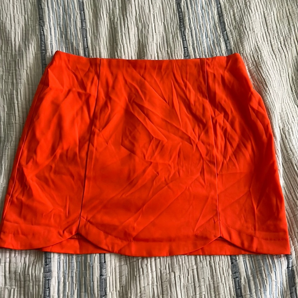 Scalloped mini skirt